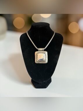 🩶CHICO’S🩶Vintage Silver Tone Hammered Square Pendant Necklace/EUC